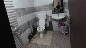 Double Room | Bathroom | Shower, free toiletries, towels, soap