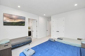 4 bedrooms, desk, iron/ironing board, travel crib