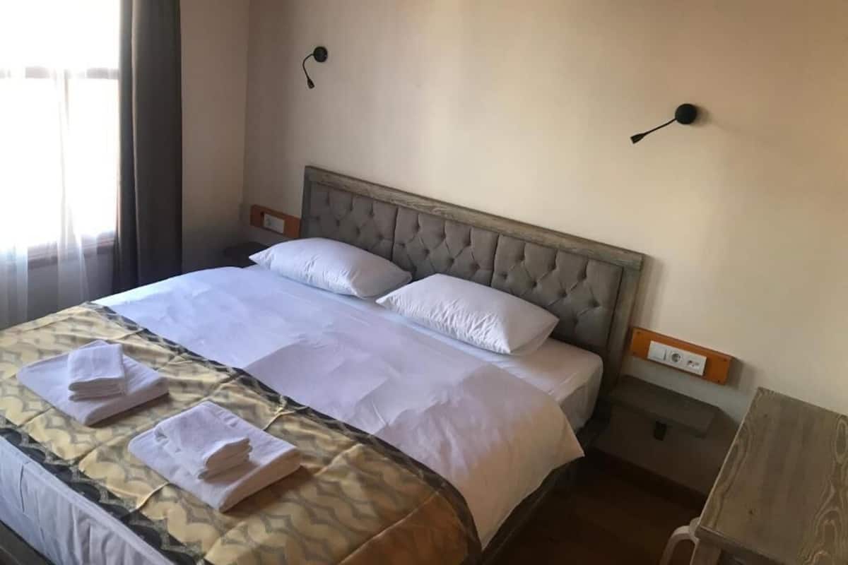 1 bedroom, Egyptian cotton sheets, premium bedding, laptop workspace