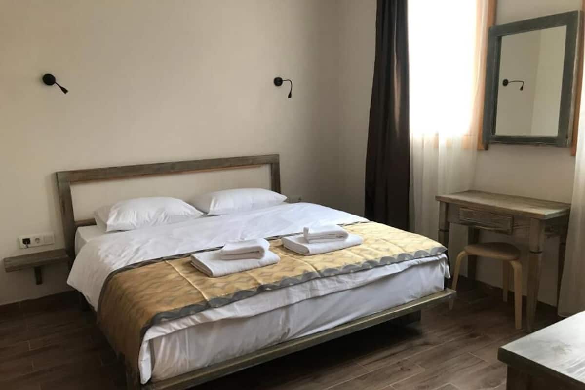 1 bedroom, Egyptian cotton sheets, premium bedding, laptop workspace