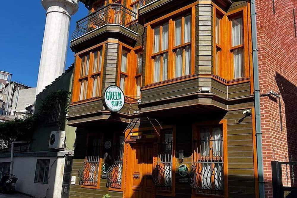 Green Mansion