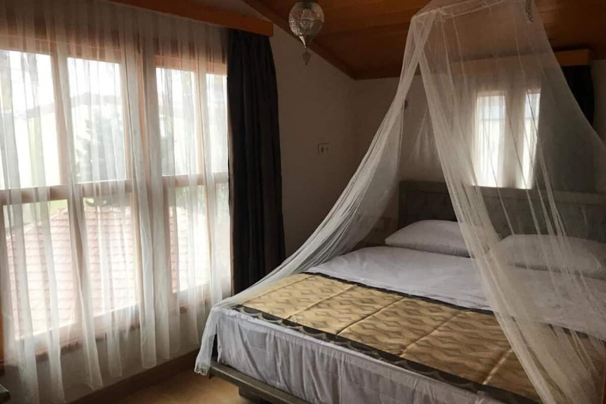 1 bedroom, Egyptian cotton sheets, premium bedding, laptop workspace