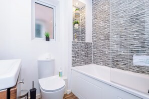 House | Bathroom | Combined shower/tub, deep soaking tub, free toiletries, hair dryer