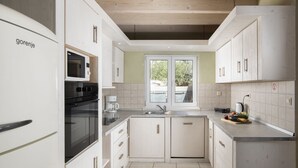 Kaffetrakter/tekoker, kjøleskap, mikrobølgeovn og ovn