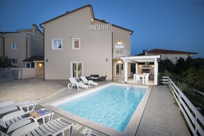 Piscina externa, piscina aquecida