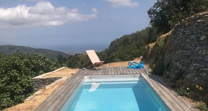Maison de village typique avec piscine et grand jardin avec vue exceptionnelle