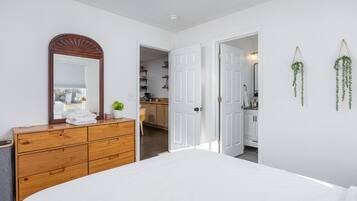 3 bedrooms, desk, travel crib, free WiFi
