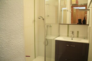 Apartment | Bathroom - Apartment With Parking Near Ski Area (Chatel)
