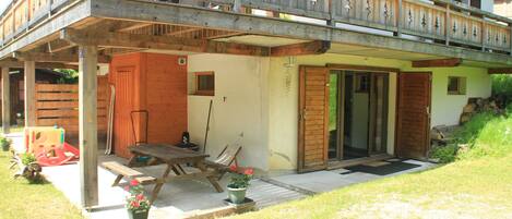 Apartment | Outdoor dining