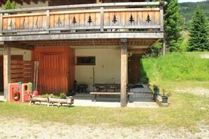 Apartamento | Restaurante al aire libre