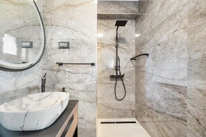 Shower, hair dryer, towels - Villa Jollie ZadarVillas (Miranje)