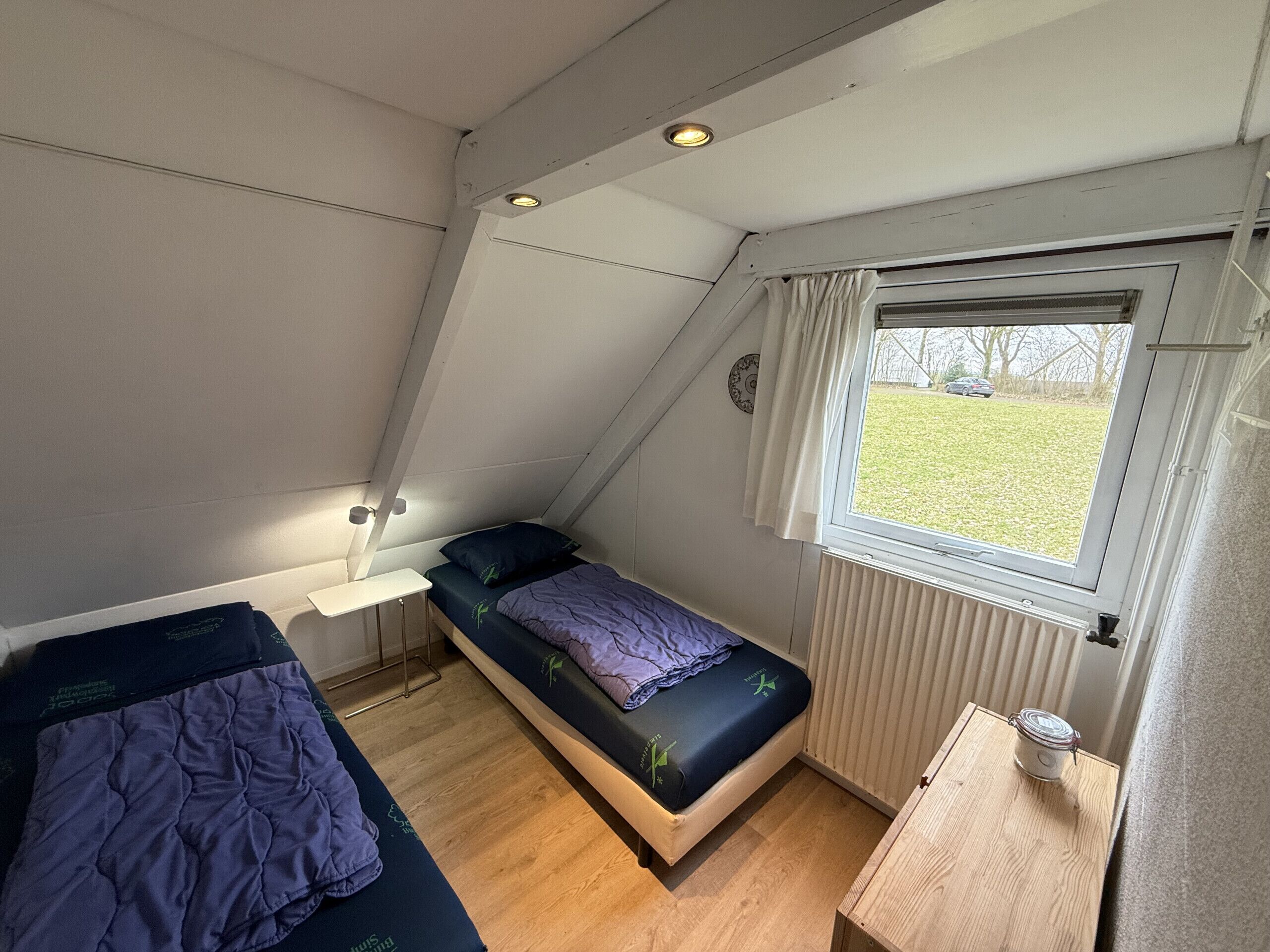 Bedroom two single beds - Bungalowpark Simpelveld - Alpha 74