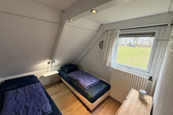 Bedroom two single beds - Bungalowpark Simpelveld - Alpha 74