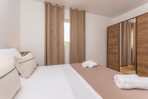 4 室のベッドルーム、アイロン / アイロン台、WiFi (無料)、ベッドシーツ