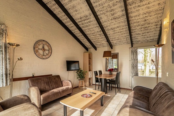 Bungalowpark Simpelveld - Castra 40 EEZZ Living room dining table