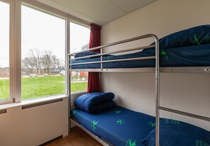 3 bedrooms, free WiFi, bed sheets - Bungalowpark Simpelveld - Delta 142 (Simpelveld)