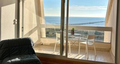 Studio with Beautiful Sea View - Pets Welcome