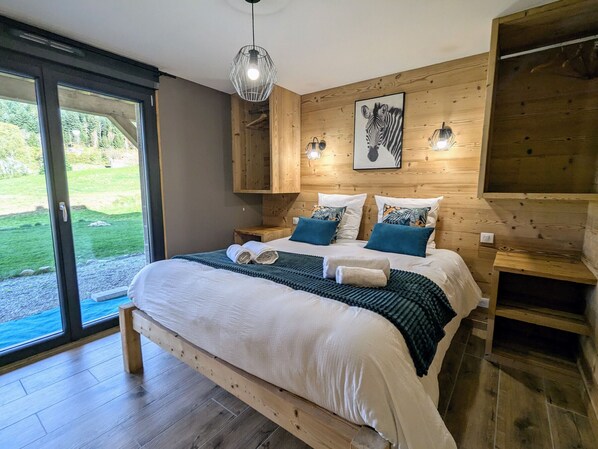 5 bedrooms, free WiFi, bed sheets