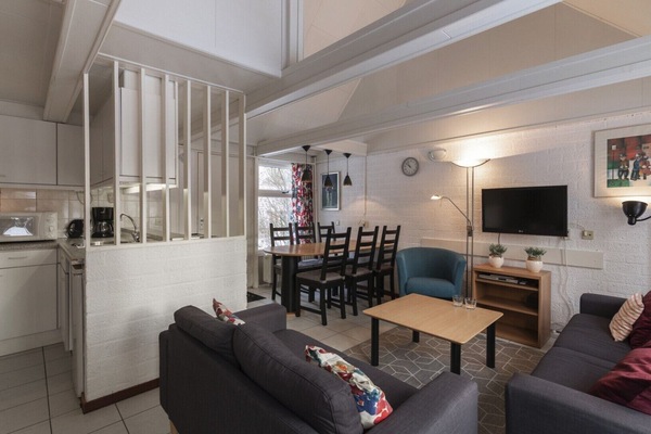 Bungalowpark Simpelveld – Alpha 64 Living room kitchen dining table