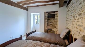 3 bedrooms, free WiFi, bed sheets