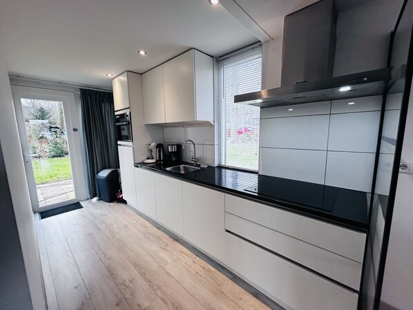 Fridge, microwave, oven, coffee/tea maker