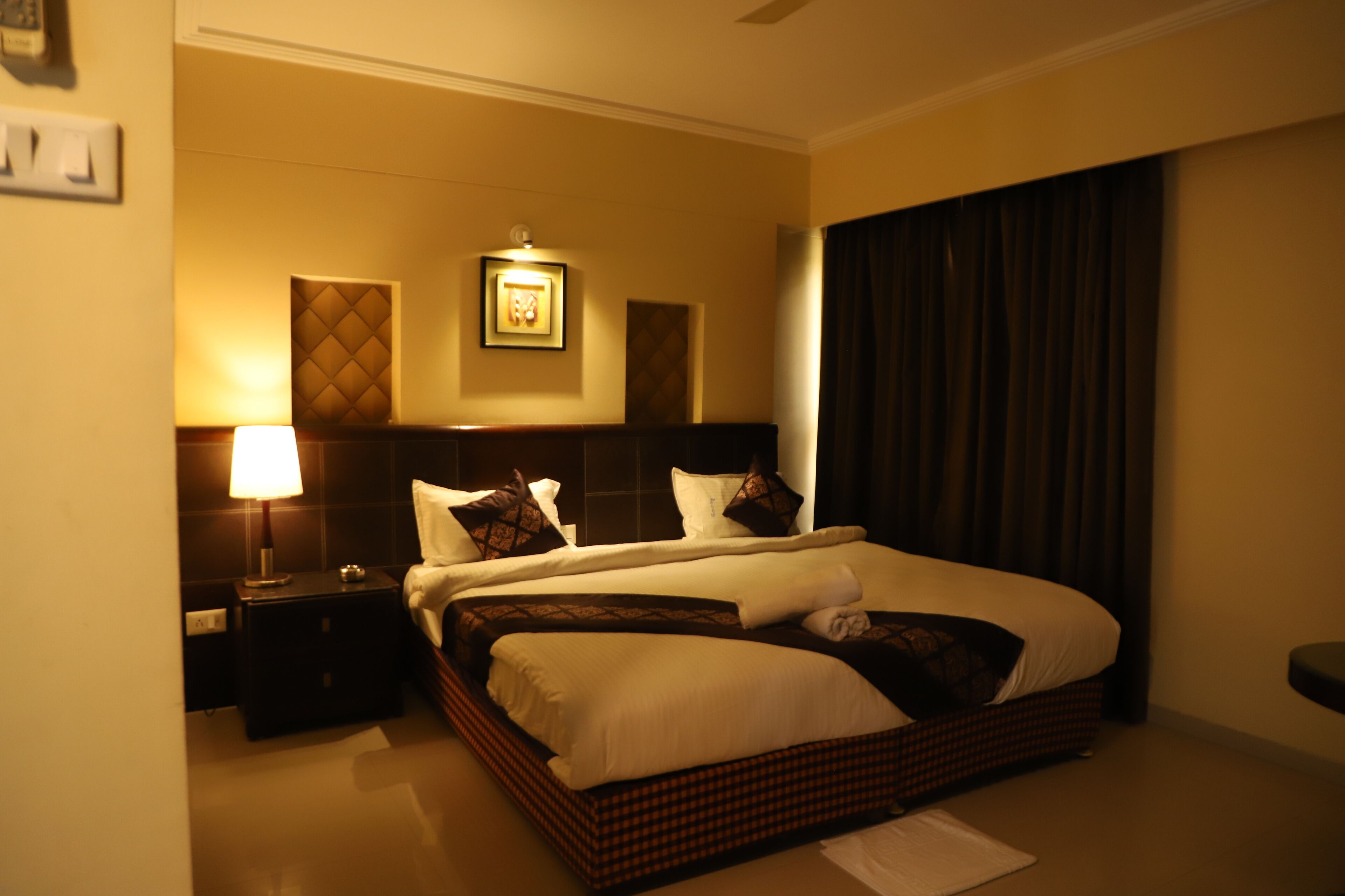 Phòng đôi Deluxe, quang cảnh thành phố | Bộ đồ giường cao cấp, bàn, khu vực làm việc phù hợp cho laptop 