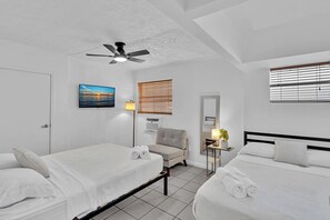 3 habitaciones, tabla de planchar con plancha y cuna de viaje