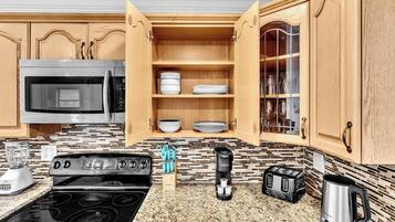 Fridge, microwave, stovetop, dishwasher