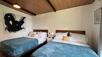 1 habitación, tabla de planchar con plancha, wifi y ropa de cama