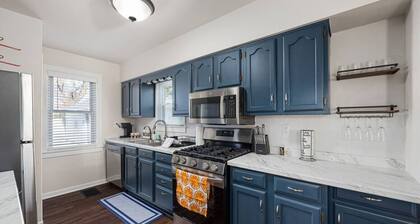 Blue Haven Cottage | Spacious 2BD in the Heights