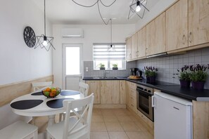 Réfrigérateur, four, plaque de cuisson, lave-vaisselle