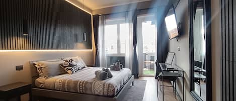 4 bedrooms, desk, iron/ironing board, WiFi