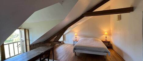 9 bedrooms, iron/ironing board, free WiFi, bed sheets