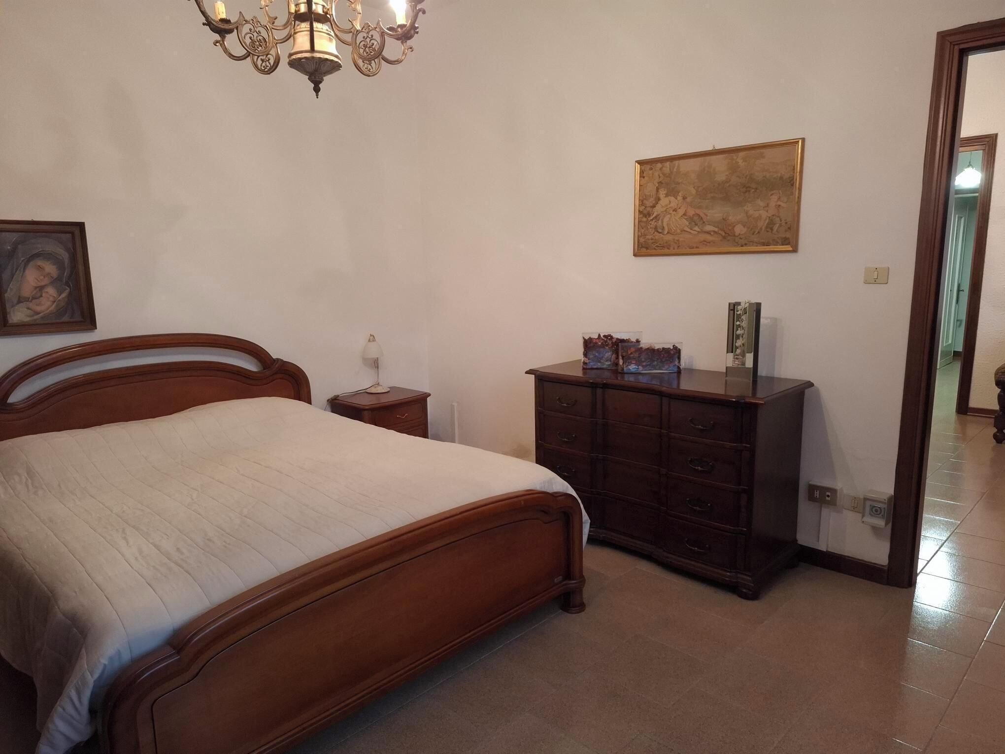 1 Schlafzimmer, Reisekinderbett, Bettwäsche