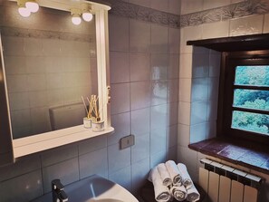 Apartment | Bathroom - Farmhouse in Tuscany With Olive Grove Views (Bucine)