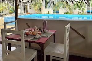 Free daily continental breakfast