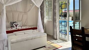 Quarto casal luxo, sacada, vista para a piscina