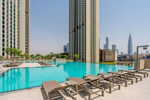 Pool - Prime Location Full Burj View 2 min to Dubai Mall (Dubai)
