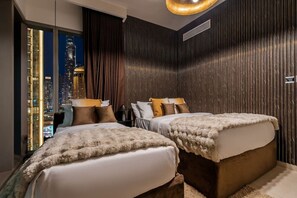 3 bedrooms, desk, iron/ironing board, travel cot - Prime Location Full Burj View 2 min to Dubai Mall (Dubai)