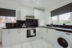 Ferienhaus | Eigene Küche | Kühlschrank, Mikrowelle, Ofen, Herdplatte