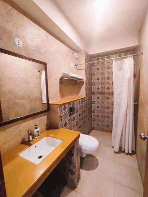 Rainfall showerhead, free toiletries, slippers, towels - The Angel Hotel And Suites (Gurugram)