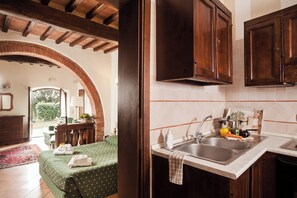 Studio Suite, Courtyard View | Living area | Flat-screen TV - montorio (Montepulciano)
