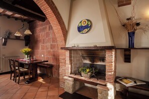 Studio Suite, Courtyard View | Living area | Flat-screen TV - montorio (Montepulciano)