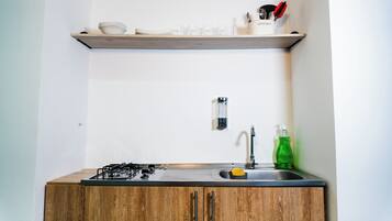 Quarto triplo, vista para a cidade | Cozinha privada