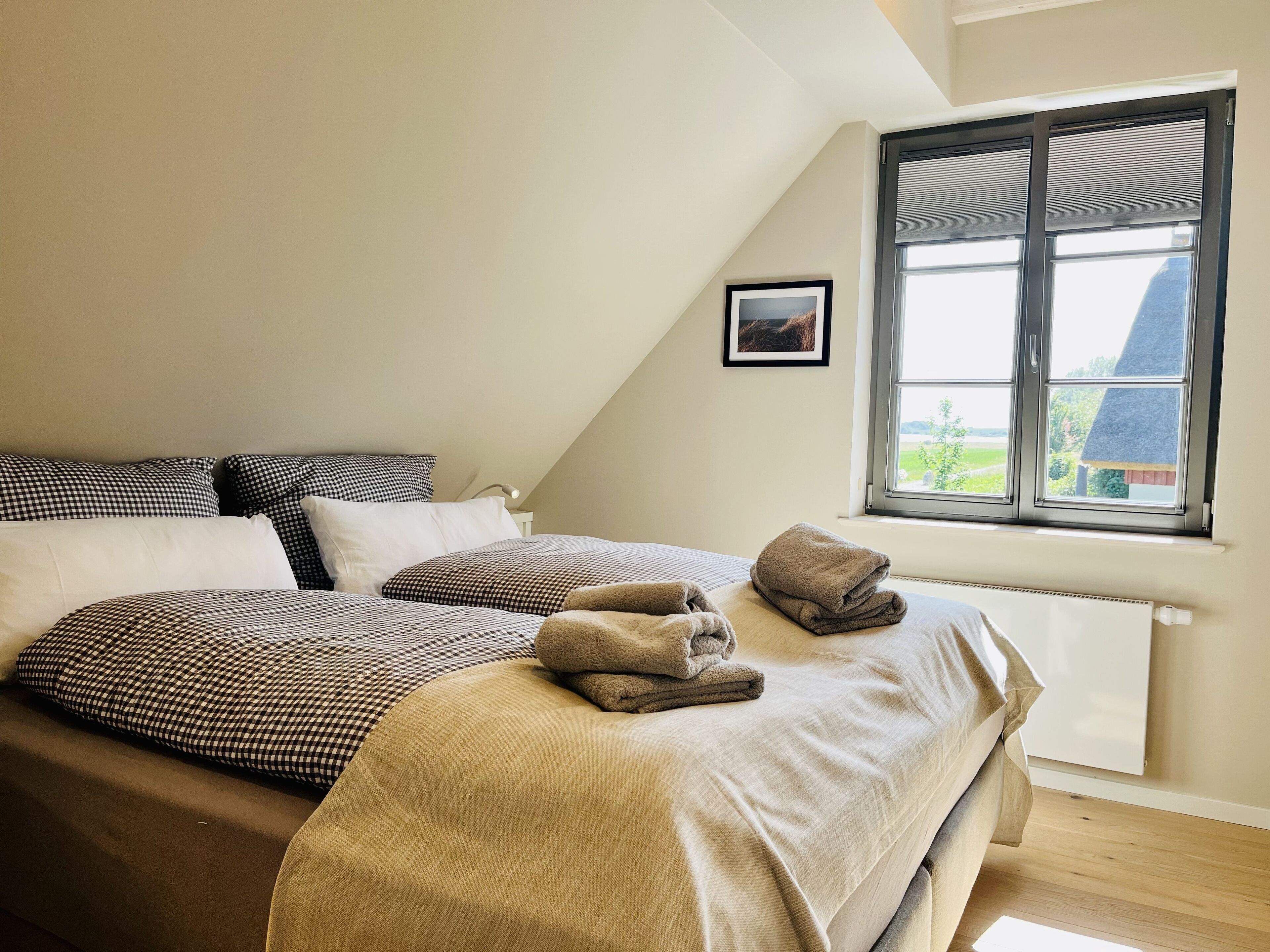 2 habitaciones, tabla de planchar con plancha y cuna de viaje 