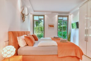 2 bedrooms, iron/ironing board, travel crib, free WiFi