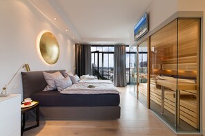 3 bedrooms, iron/ironing board, free WiFi