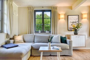 TV, fireplace, ping pong, stereo