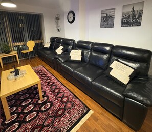 Apartment | Living area | TV - Jupiter Building 2 Bedroom Apartment Birmingham (Birmingham)