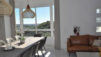 Smart-tv och eldstad